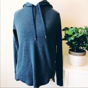 Under Armour Pullover Size Medium